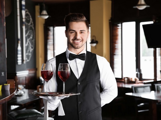 Ubiór kelnera – jak powinien wyglądać profesjonalny kelner?